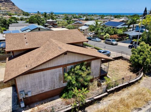 86359 Kauaopuu St, Nanakuli, HI 96792-2926