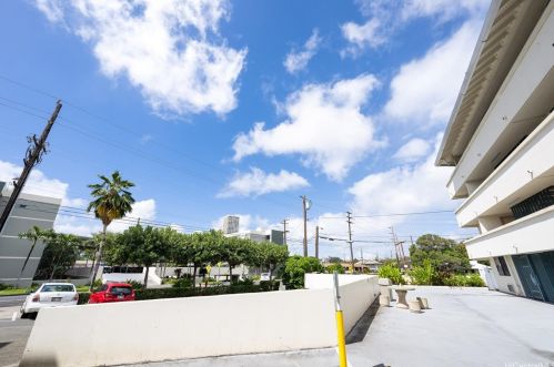 2860 Waialae Ave, Honolulu HI  96826-1829 exterior