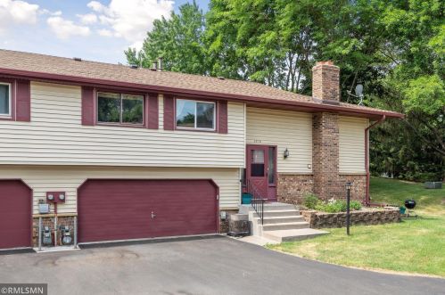3576 Garden Blvd, Saint Paul, MN 55128-3116