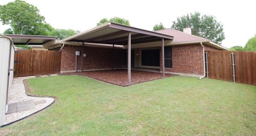 2109 Woodglen Dr, Garland TX  75040-1112 exterior