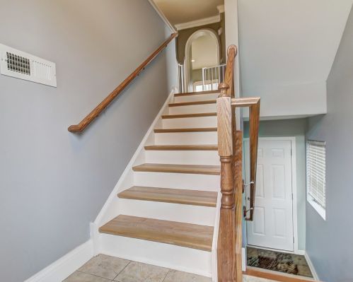 8601 Grove St, Morton Grove, IL 60053-2233