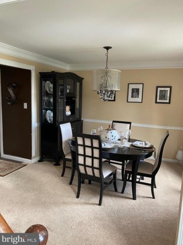 4 Jamestown Ct, Beverly, NJ 08010-1907