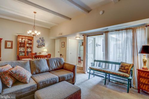 48 Valleybrook Dr, Lancaster PA  17601-4618 exterior