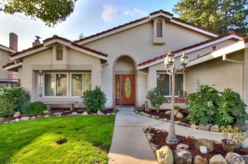 9928 Rio Cosumnes Cir, Elk Grove, CA 95624-2659