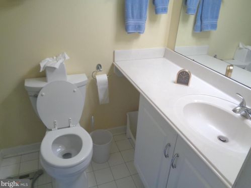 38 Topaz Ln, Trenton NJ 08690-3614 exterior