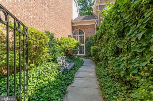 2088 Van Tuyl Pl, Falls Church, VA 22043-1763