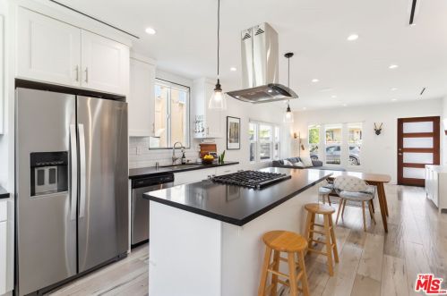 414 Acacia Ave, Glendale CA  91205-2575 exterior
