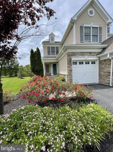 56 Nestlewood Way, Princeton NJ  08540-6133 exterior