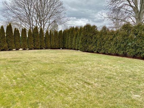 3 Ruth St, Middletown, RI 02842-4546