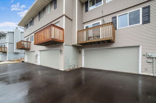 4340 Chatsworth Cir, Saint Paul, MN 55126-2260