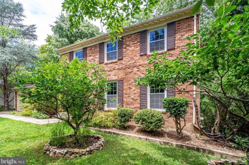 9100 Windflower Ln, Annandale, VA 22003-4059