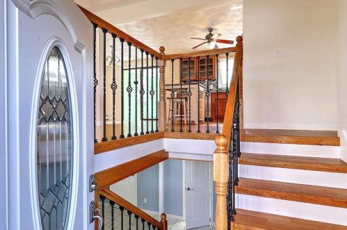 2 La Bonte Rd, Providence, RI 02911-1217