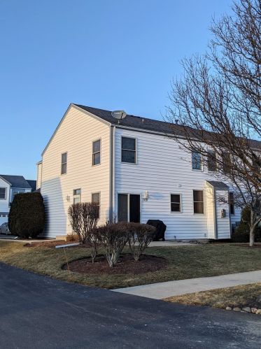 1731 Waters Edge Dr, Minooka, IL 60447-8207