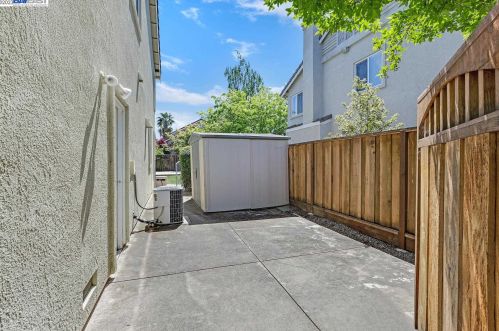 1271 Jessica Dr, Livermore, CA 94550-8132