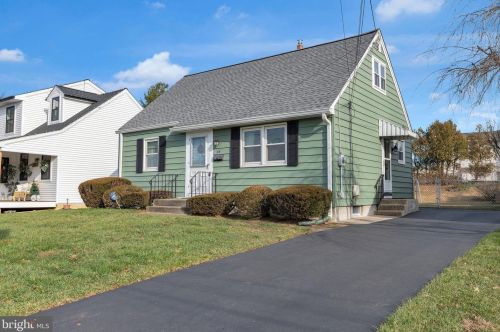 28 Krueger Ln, Trenton, NJ 08620-2427