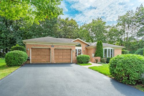 2461 Chapman Ct, Rolling Meadows, IL 60008-2076