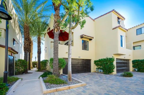 230 Villorrio Dr, Palm Springs, CA 92262-0124