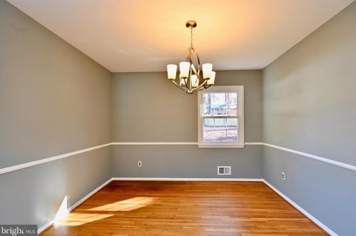 6153 Roxbury Ave, Springfield VA  22152-1625 exterior