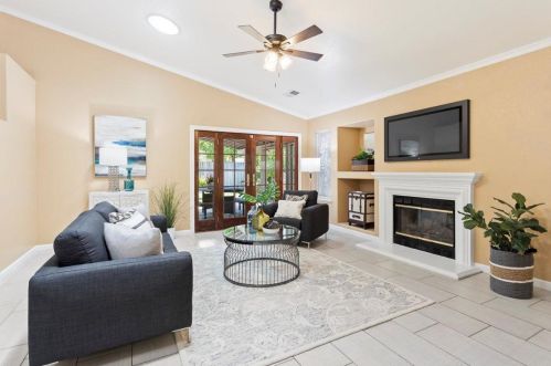 8410 Patmon Dr, Elk Grove, CA 95624-4106