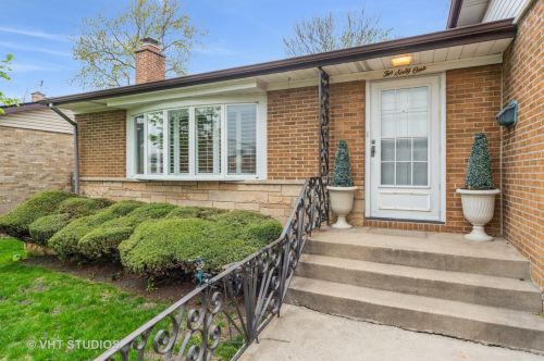 261 Andy Dr, Melrose Park, IL 60160-2512