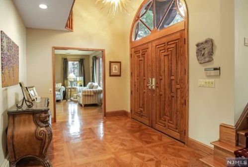66 Rolling Ridge Rd, Upper Saddle River, NJ 07458-1705
