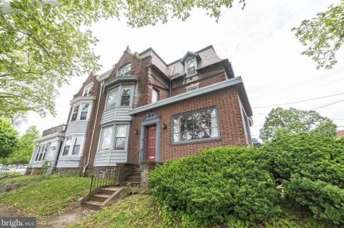 5217 Broad St, Philadelphia, PA 19141-1627