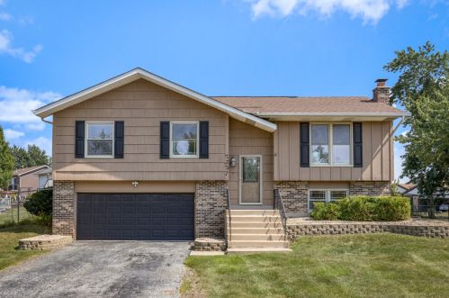 7337 Woodlawn Dr, Frankfort, IL 60423-8918