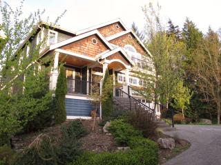2447 Daphne St, Bellevue, WA 98029-2628