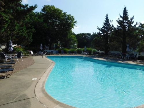 110 Morningside Ct, Huntington CT  06484-4350 exterior