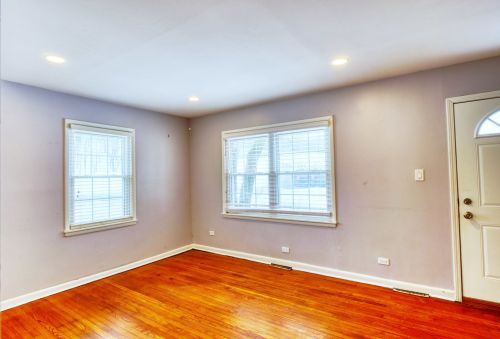 209 Iroquois Rd, Hillside, IL 60162-1626