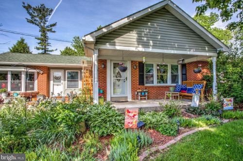 12 Della Rd, Lancaster, PA 17602-1418