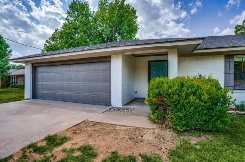 1201 4th St, Granbury TX  76048-2529 exterior