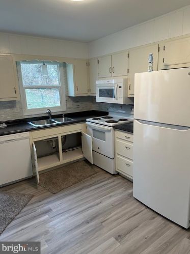 1542 Trindle Rd, Carlisle PA  17015-9759 exterior