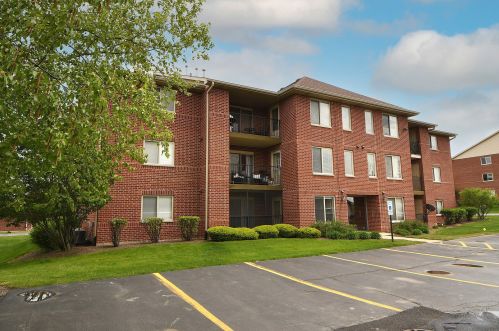 7020 Heritage Cir, Orland Park, IL 60462-5123