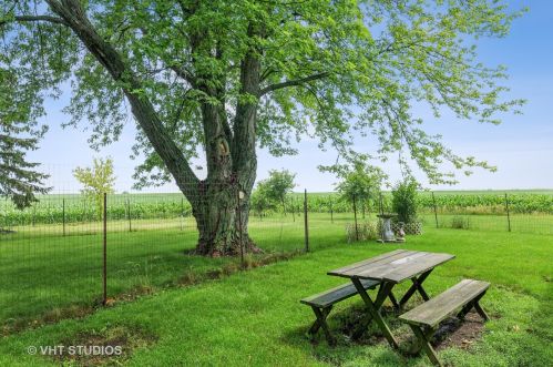 15354 Plank Rd, Sycamore IL  60178-8743 exterior