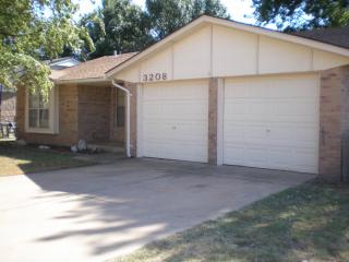 3208 Caddo Ln, Norman, OK 73072-4140