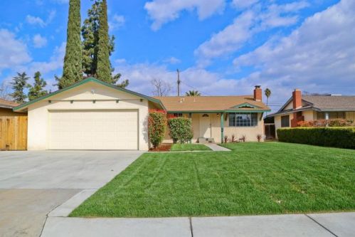 21 San Jose Ave, Clovis, CA 93612-2406