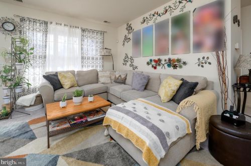 31 Kyle Way, Trenton NJ 08628-2525 exterior