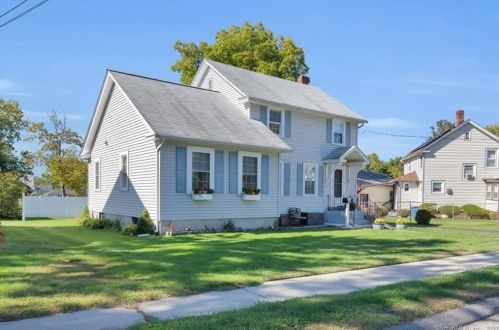 5 Linden St, Middletown, CT 06457-4618