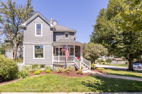416 Hawthorne St, Arlington Hts, IL 60004-5427