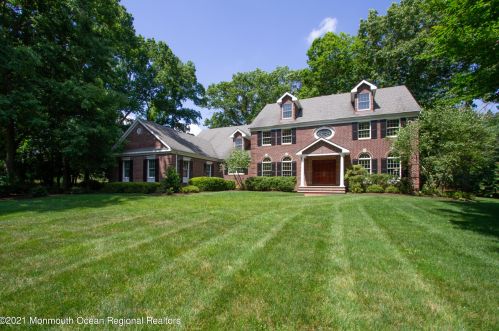 9 Raintree Ct, Holmdel Village, NJ 07733-2814