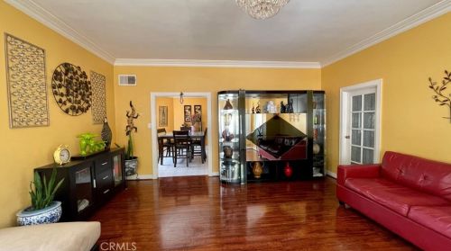 548 Oak St, Glendale CA 91204-1136 exterior