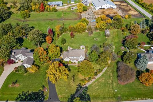 7 Crestview Dr, Oswego IL  60543-9475 exterior