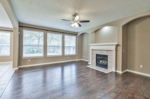 2 Bellisima Ct, Conroe TX  77384-5021 exterior