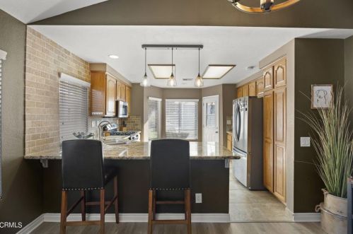 3072 Lamplighter St, Simi Valley CA  93065-5287 exterior