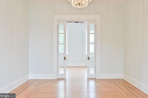 90 Holly Ave, Pitman NJ  08071-1249 exterior
