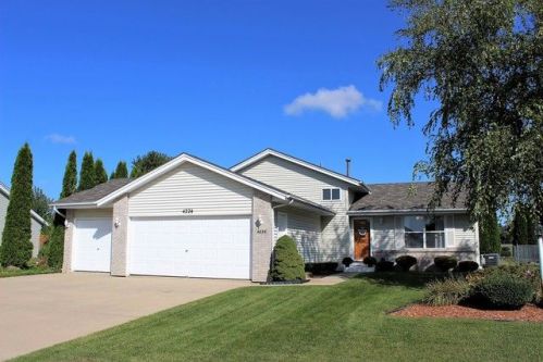 4224 Old Gate Rd, Rockford, IL 61109-7307