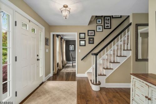 34 Wilcox Dr, Mountain Lakes, NJ 07046-1148