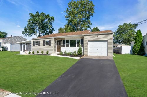 14 Fairview Ln, Hazlet, NJ 07730-1617