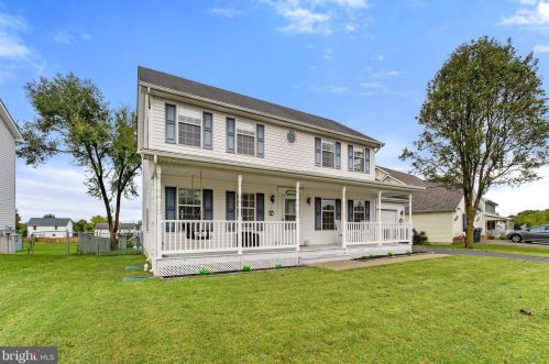 7018 Helm Dr, Remington, VA 22734-9411